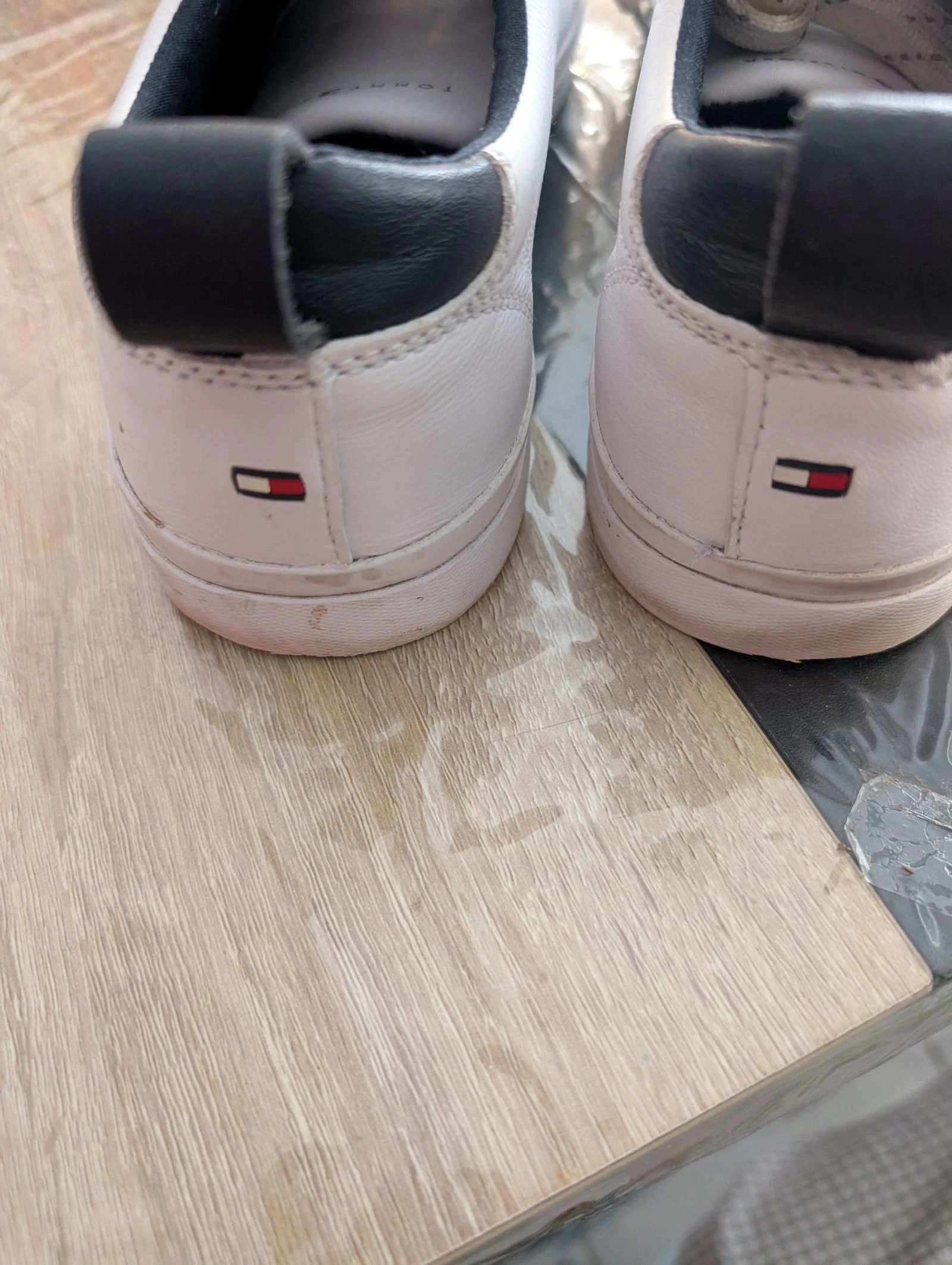 Very beautiful Tommy Hilfiger Flag Detail Leather Sneaker White Size 43 – photo 5